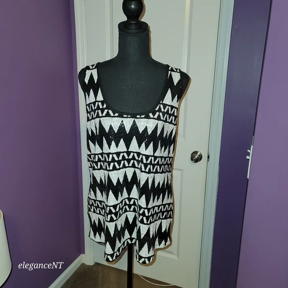 Rue21 Black/White Pattern sequence Tank Top Sz: XL NWT - Picture 9 of 9